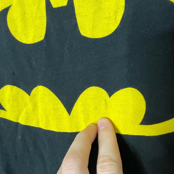 EUC Batman T-shirt With Yellow Cape- Medium - Picture 3 of 7
